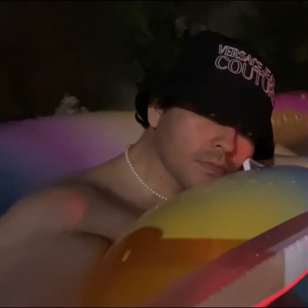 Meet your Posher, Elias